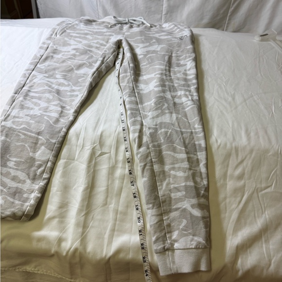 TLF Apparel Camo Joggers Beige Gray Zip Pockets Size Medium - Picture 8 of 10
